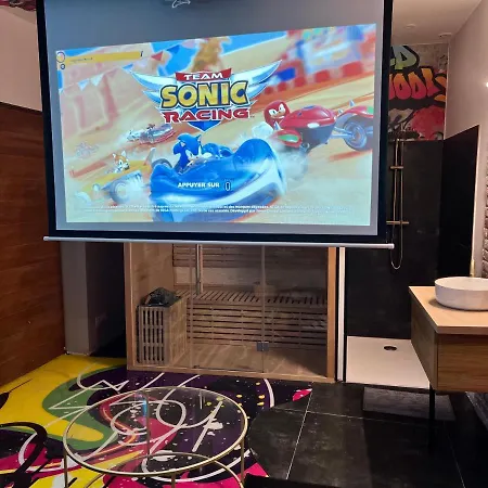Apartment Capsule Street Art - Sauna- Jacuzzi - Playstation 5 - Billard - Netflix - Cinema - Terrasse *